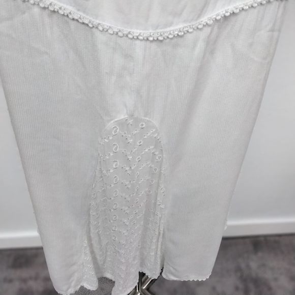 L.S.I. White Drop Waist Embroidered Beaded Sundress. Junior's Size Large. - Picture 8 of 11